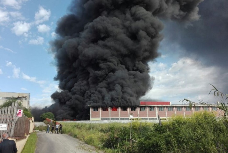Fire at the waste depot in Pomezia 