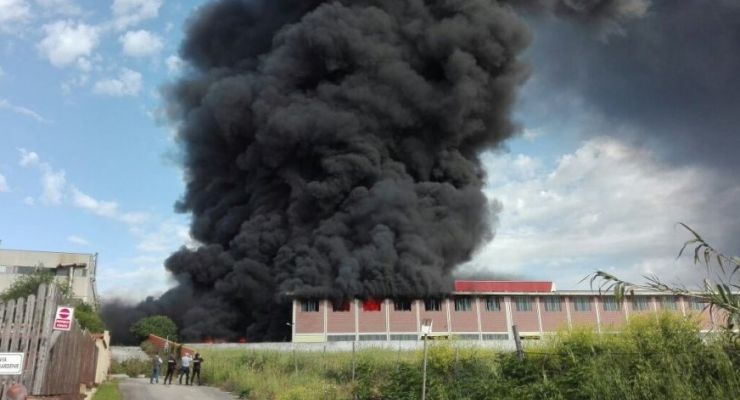 Fire at the waste depot in Pomezia 